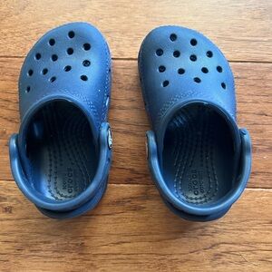 Toddlers 5 navy crocs